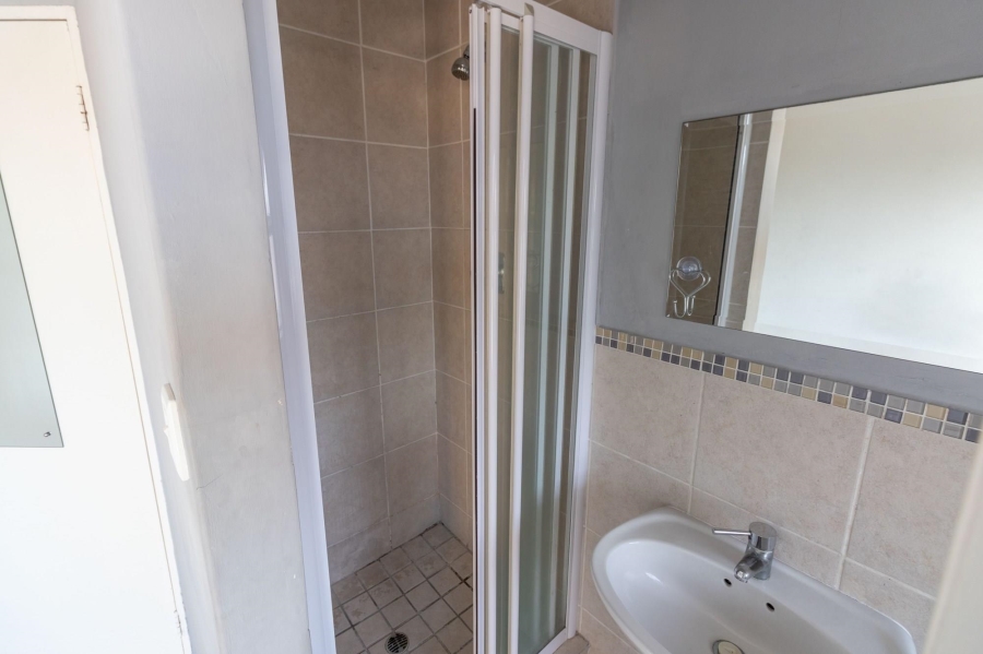 To Let 1 Bedroom Property for Rent in Bloubergrant Western Cape